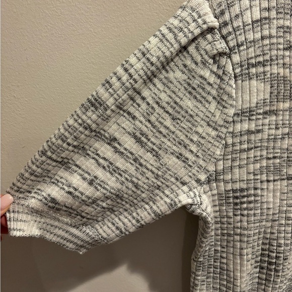 And Now This NWT size L short leave sweater crop top - Picture 3 of 6